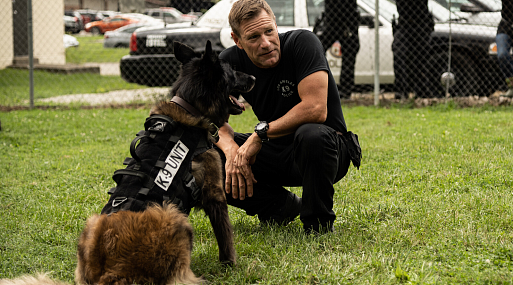 Аарон Экхарт мстит за напарника в трейлере боевика «Намордник»