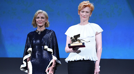 Мостра-2020: Тильда Суинтон отдала дань уважения коллеге по КВМ Чедвику Боузману