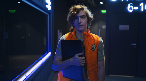 На «Кинопоиске» стартовал дебютный сериал Владимира Битокова «Хэдшот»