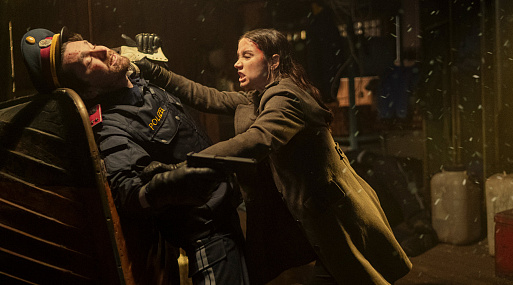 Ана де Армас демонстрирует свои тату на постере «Балерины»