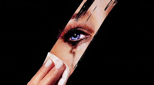 Элизабет Бэнкс скрывается от сталкера в трейлере «Ухода за кожей»