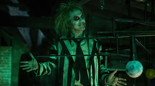 Майкл Китон и Дженна Ортега на первых кадрах «Битлджус Битлджус»