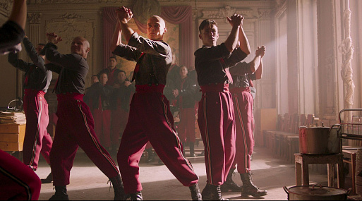 Юра Борисов спасается от преследователей в отрывке из фильма «Капитан Волконогов бежал»