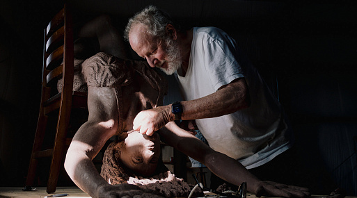 Марв из рождественского фильма «Один дома» занялся скульптурами