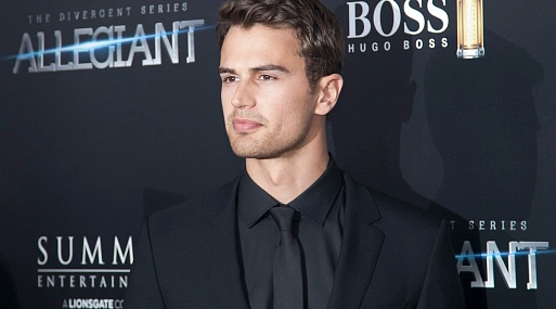 Тео Джеймс выступил против типизированных героев, как в «Дивергенте»