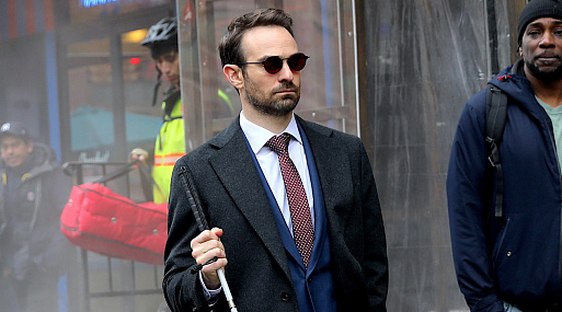 Чарли Кокс вернулся к съёмкам сериала «Сорвиголова: Рождённый заново»