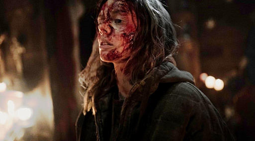 Самара Уивинг бежит от религиозных фанатиков на первом кадре из хоррора «Азраил»