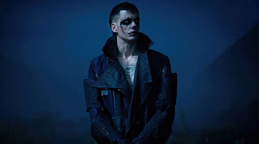 Режиссёр Руперт Сандерс рассказал о работе с Биллом Скарсгардом над «Вороном»