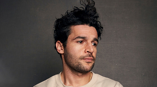 Кристофер Эбботт заменит Райана Гослинга в хорроре «Человек-волк»