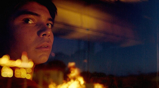 Огни сгорающего детства в трейлере криминальной драмы «Сухо»