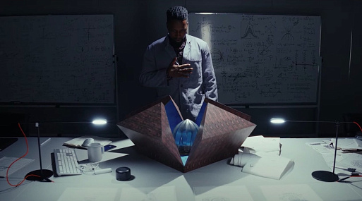 Друзья миллиардера получают приглашения-головоломки во фрагменте из «Достать ножи 2»