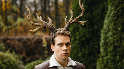 Премьера постера романтической комедии «Олень»