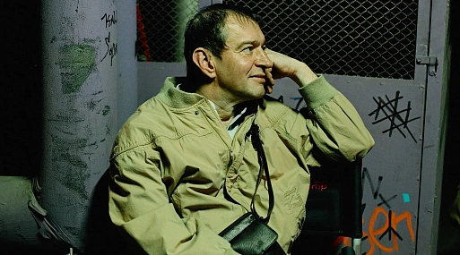 Константин Хабенский в трейлере драмеди «Здесь был Юра»