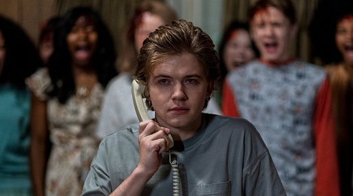 В сети вышли новые кадры из сериала Майка Флэнегана «Клуб полуночников»