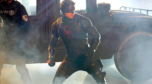 Сорвиголова в чёрном на съёмках второго сезона «Рождённого заново»