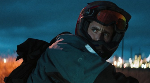 Оливер Джексон-Коэн встает на путь мести в трейлере «Галки»