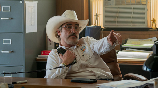 Хоакин Феникс и Педро Паскаль в новом трейлере драмеди «Эддингтон»