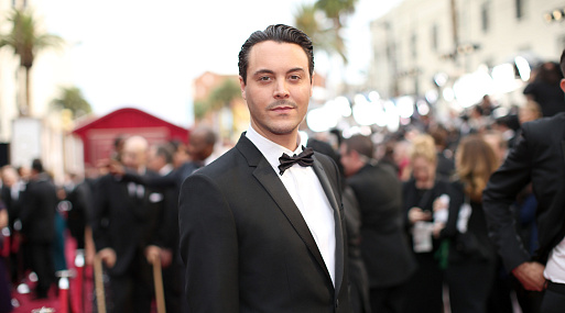 Джек Хьюстон снимет дебютный фильм с участием Майкла Питта и Джо Пеши