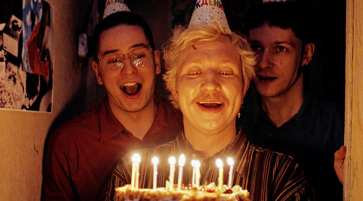 «Здесь был Юра»: трогательное кино с неузнаваемым Хабенским и поющим Котрелёвым