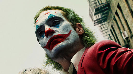 Харли Квинн обворожена Джокером в новом отрывке «Безумия на двоих»