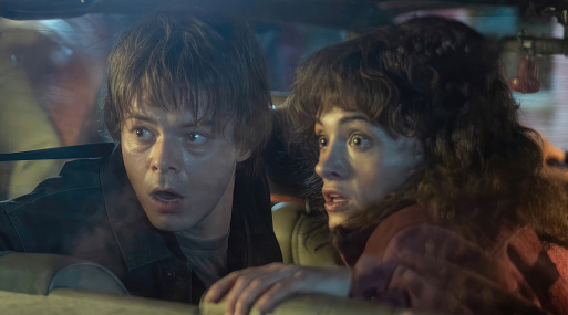 Росс Даффер поделился новыми фото со съёмок «Очень странных дел»