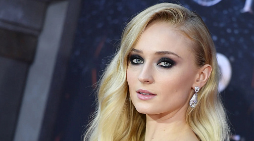 Софи Тёрнер и Люси Бойнтон могут сыграть Лару Крофт