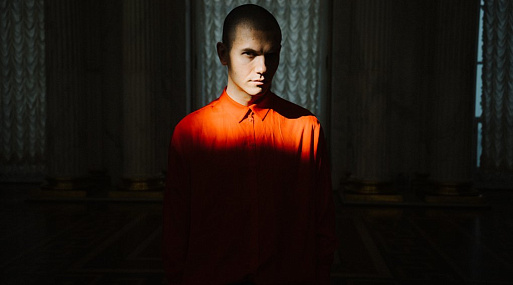 Вокалист Shortparis перевоплотился во Владимира Маяковского для нового фильма Данилы Козловского «Карамора»