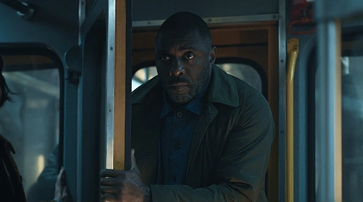 Идрис Эльба в трейлере второго сезона триллера «Захваченный рейс»