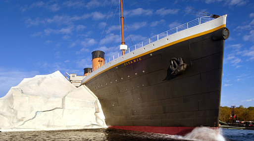 Айсберг рухнул на головы посетителей музея корабля «Титаник»