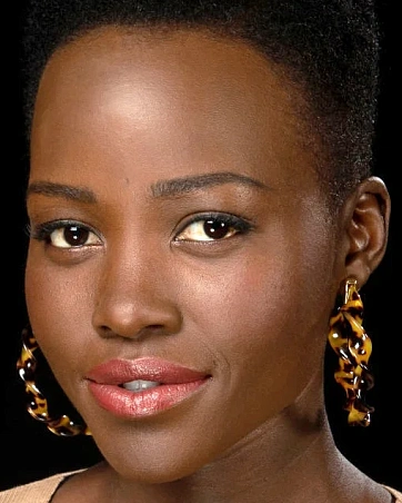 Лупита Нионго