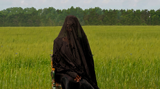 Таинственная «Женщина во дворе» получила первый трейлер