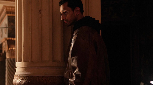 Лили Джеймс в новом фрагменте триллера «Диспетчер» — уже в кино