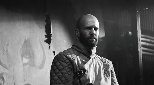 Джейсон Стэйтем на промо-фото к боевику «Пчеловод»