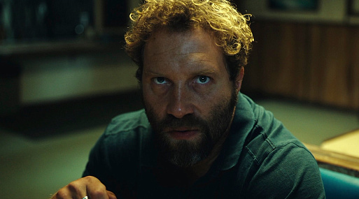 Джай Кортни играет акульего маньяка в трейлере хоррора Dangerous Animals