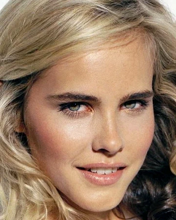 Изабель Лукас