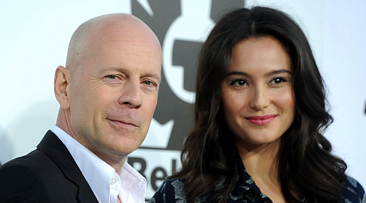 Жена Брюса Уиллиса попросила папарацци вести себя с ним бережнее и «соблюдать дистанцию»