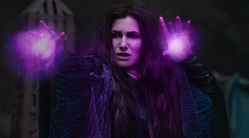 Кэтрин Хан использует магию на новом кадре сериала «Это всё Агата»