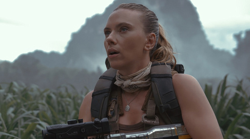 Скарлетт Йоханссон охотится на динозавров на кадре нового «Мира Юрского периода»