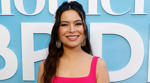 Миранда Косгров хочет завершить историю «АйКарли» полнометражными фильмом