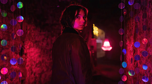 Эмма Майерс на кадрах второго сезона сериала «Хороших девочек не убивают»