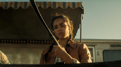 Джессика Альба охотится за сенатором в трейлере Trigger Warning