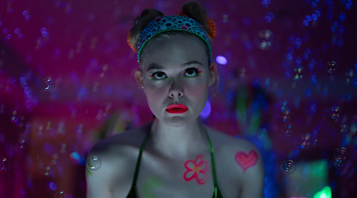 Эль Фаннинг начинает стримить в тизере сериала «У Марго проблемы с деньгами»