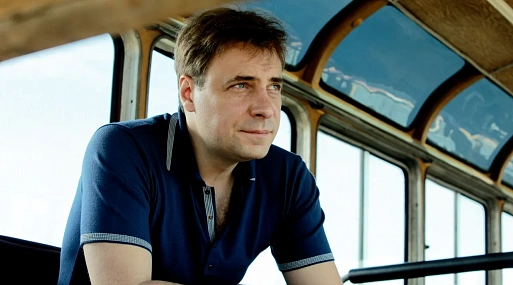 «Цой» Алексея Учителя: автобус, который идёт на восток