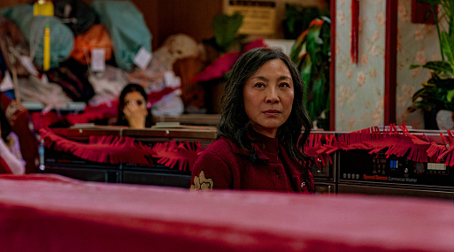 Студия A24 поделилась кинопостерами разных вселенных фильма «Всё везде и сразу»