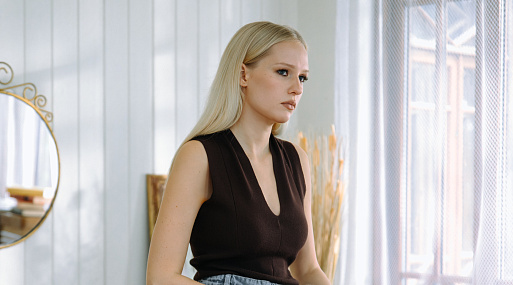 Светлана Иванова и Елизавета Базыкина на съёмочной площадке «Пустой комнаты»