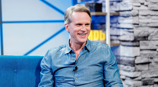 Кэри Элвес сыграет президента США в пилоте сериала «Очень юный Франкенштейн»