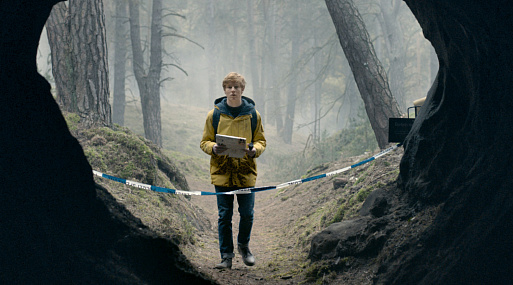 5 главных промо недели: мини-сериал про Перри Мэйсона, третий сезон «Тьмы», спин-офф драмы «С любовью, Саймон»