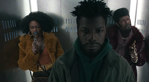 Отвязная троица погружается в конспирологию в трейлере фильма «Они клонировали Тайрона»