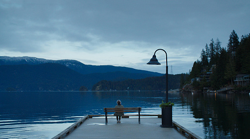 Льюис Пуллман и Салли Филд на первых кадрах фильма «Необычайно умные создания»