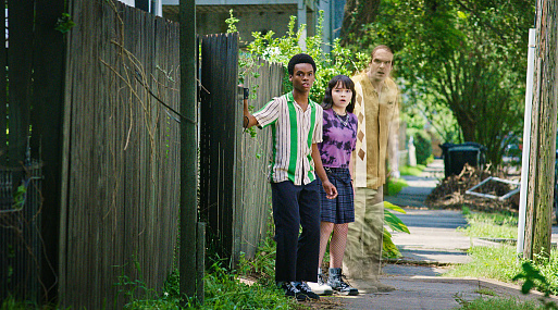 Неосязаемый Дэвид Харбор становится знаменитостью в трейлере фильма «У нас привидение!»